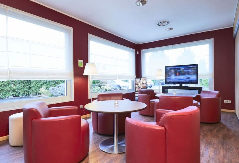 Отель Campanile Montesson Le Vesinet