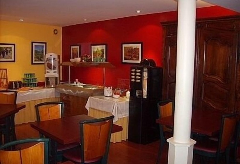 Отель Hôtel Le Chêne Vert