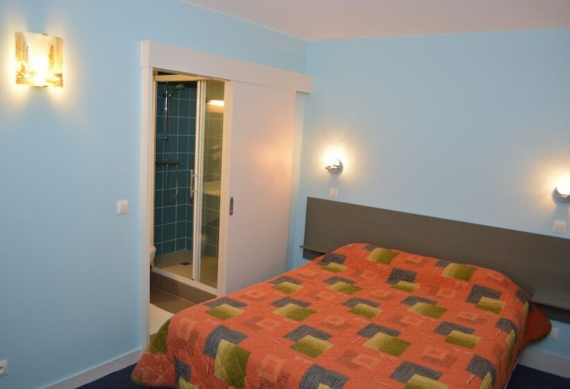 Отель Hôtel Le Lyon Bron