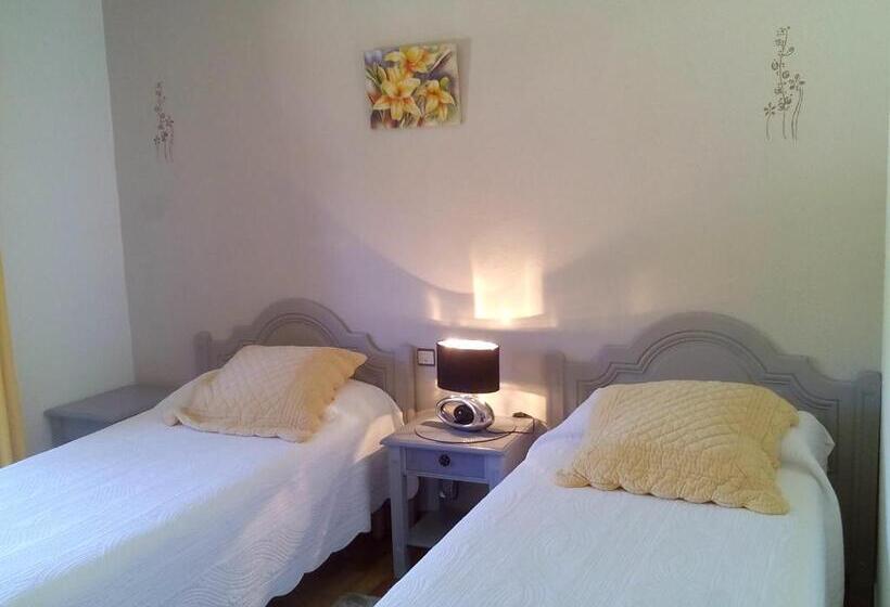 ホテル Hôtel Les Palmiers