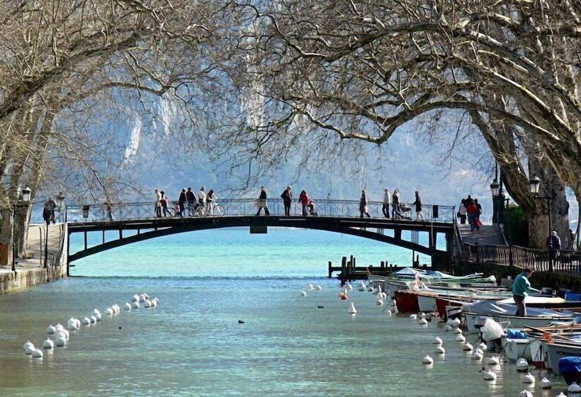 هتل Hôtel Mercure Annecy Sud