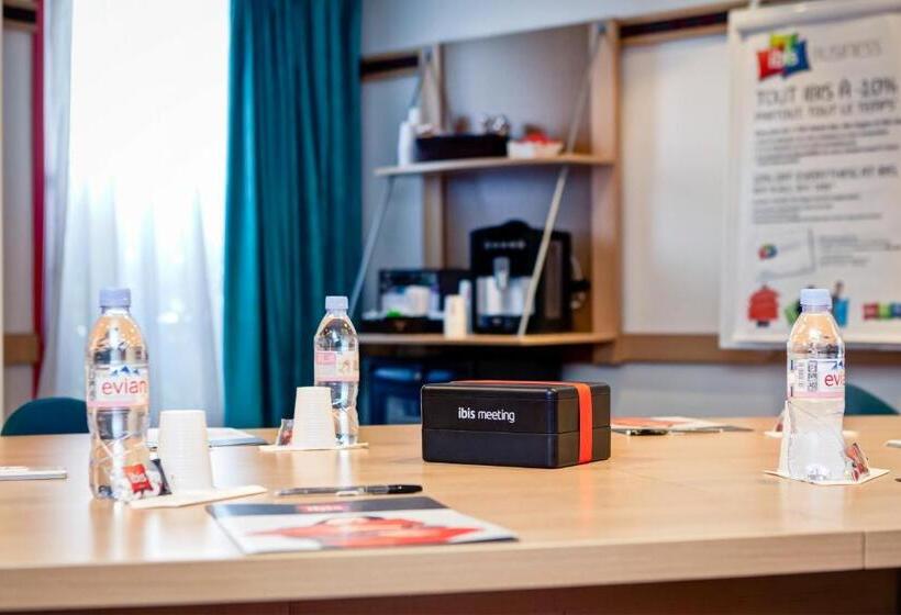 هتل Ibis Lyon Est Bron