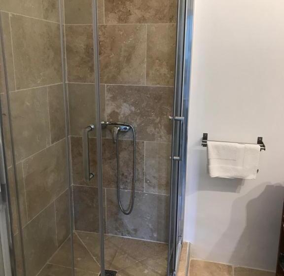 ホテル Logis Hôtel Le Manoir & Lounge