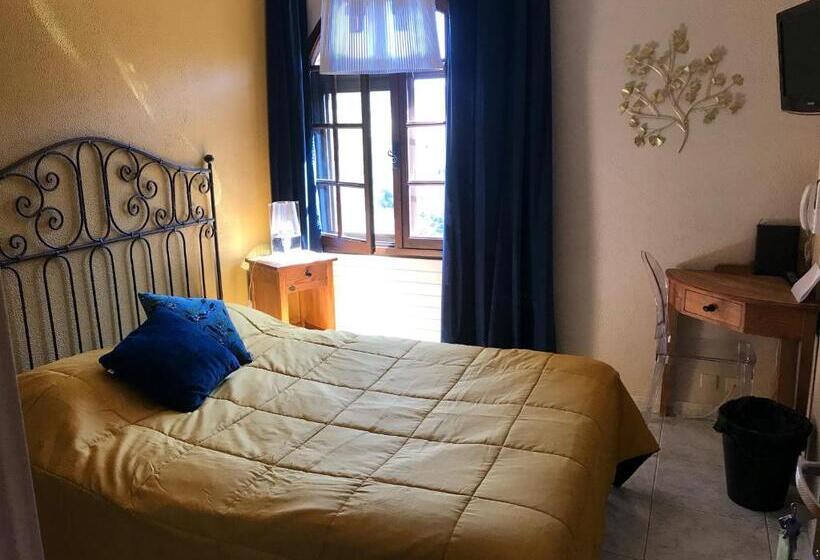 ホテル Logis Hôtel Le Manoir & Lounge