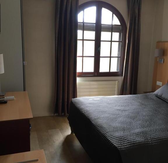 ホテル Logis Hôtel Le Manoir & Lounge