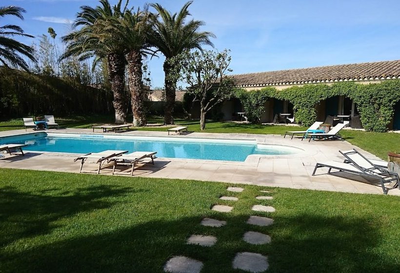 Hotel Le Pré Des Baux