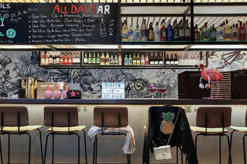 Отель Moxy Lyon Airport