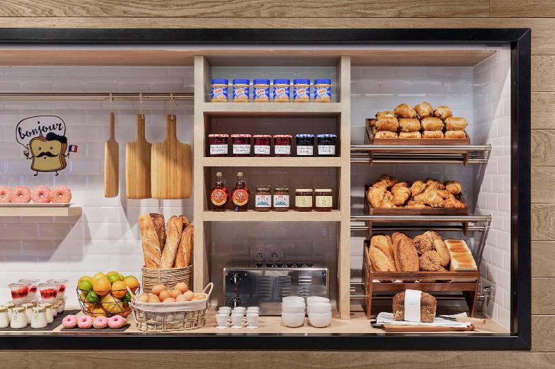 Отель Moxy Lyon Airport