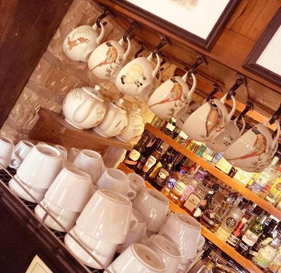 مبيت وإفطار Inn For All Seasons