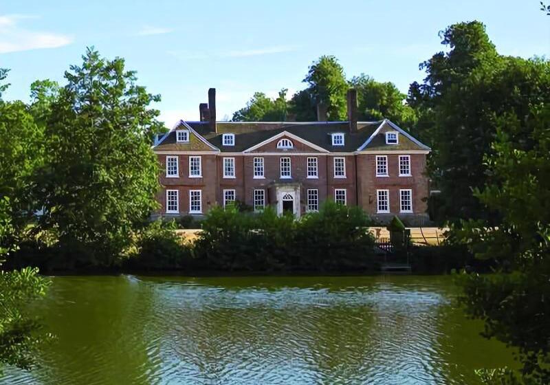 호텔 Chilston Park