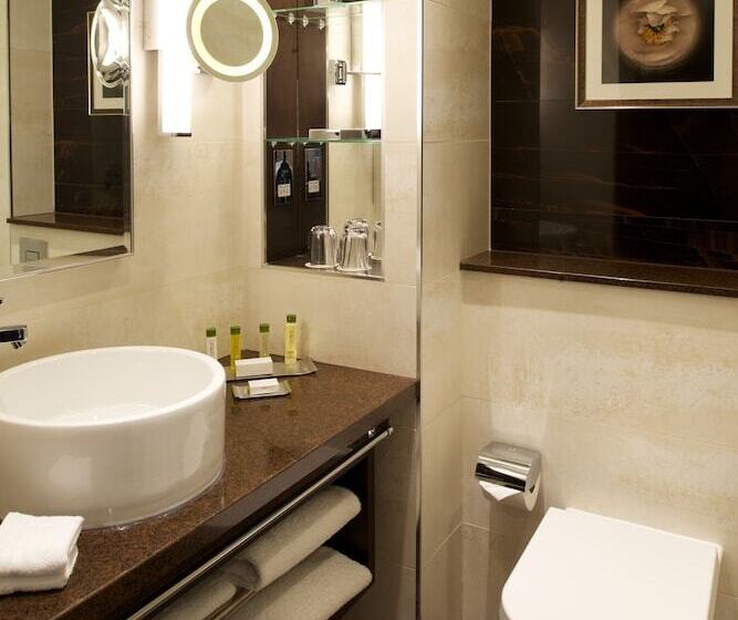 هتل Doubletree By Hilton  London  Victoria