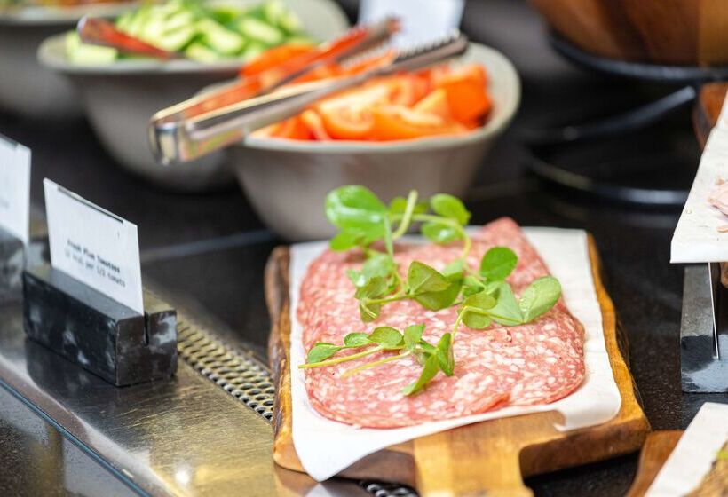 هتل Hilton London Kensington