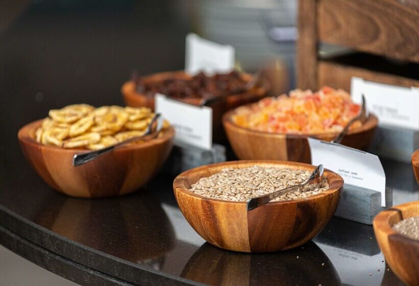 هتل Hilton London Kensington