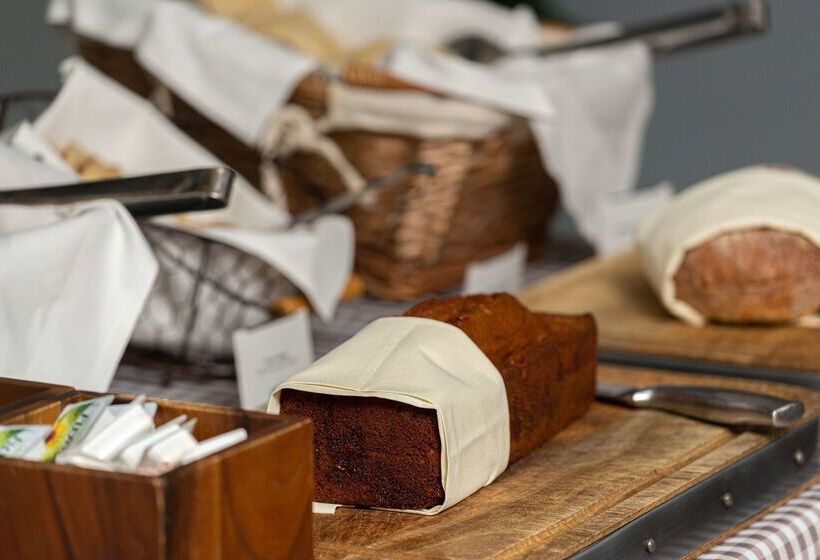 هتل Hilton London Kensington