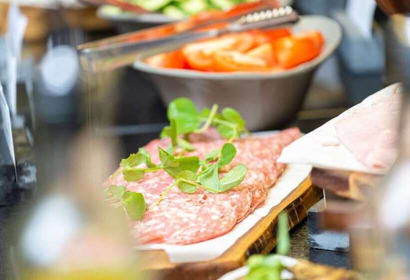 هتل Hilton London Kensington