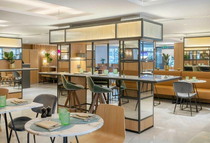 هتل Melia White House