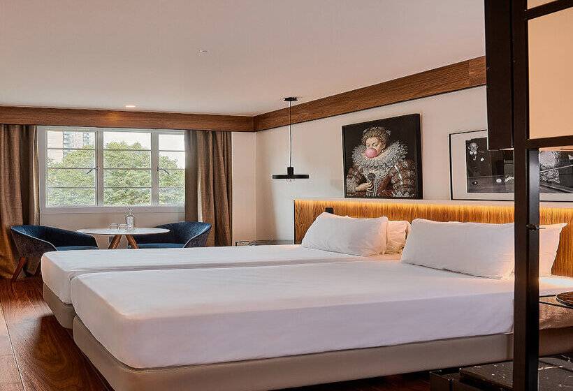 هتل Melia White House