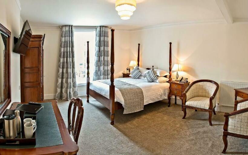 هتل The Bishops Table