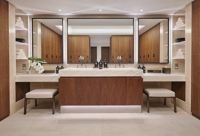 בית מלון כפרי Jumeirah Carlton Tower London