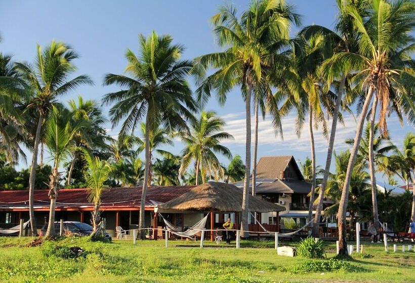 Travellers Beach Resort   Hostel