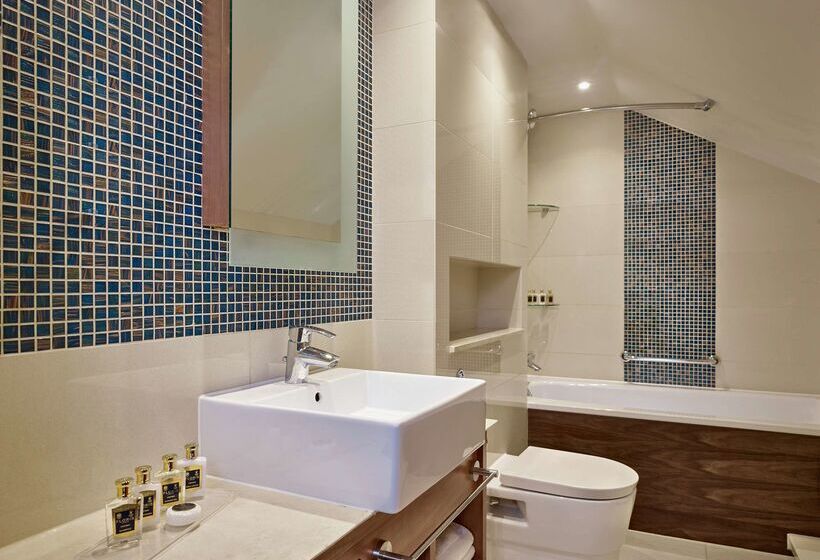 100 Queen S Gate Hotel London, Curio Collection By Hilton