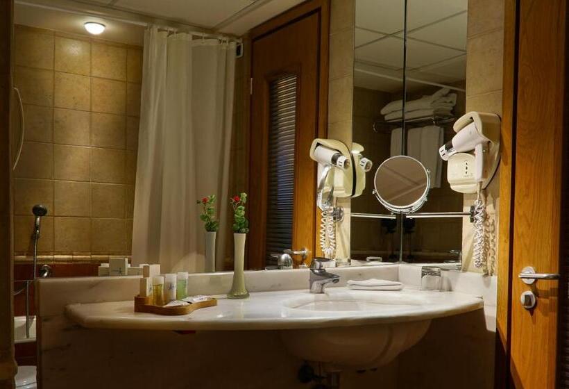 Alexander Beach Hotel & Spa