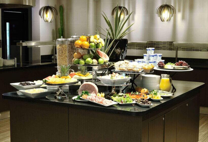 هتل Doubletree By Hilton  London  West End