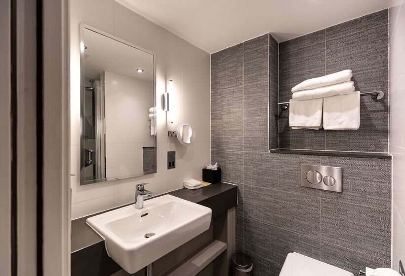 هتل Doubletree By Hilton  London  West End