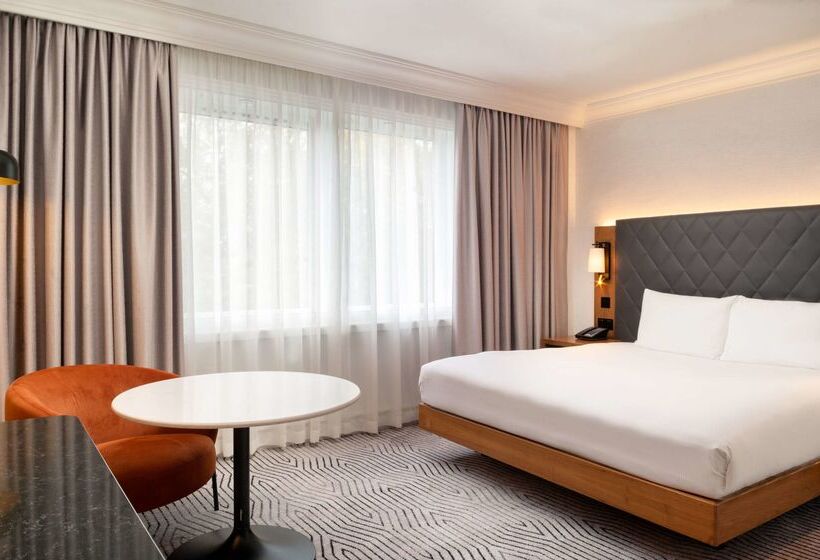 هتل Hilton London Olympia