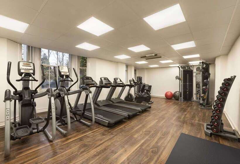 هتل Ramada By Wyndham Birmingham Solihull