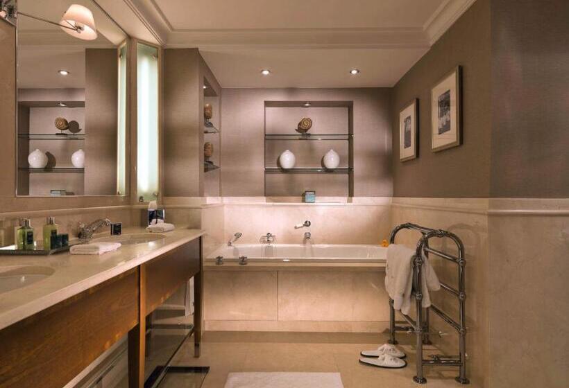 هتل The Stafford  London