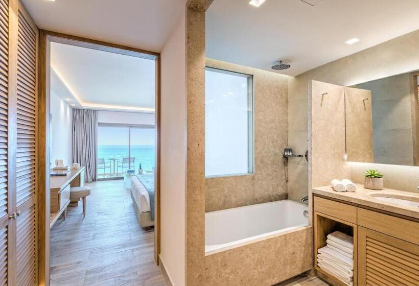 هتل Amada Colossos Resort