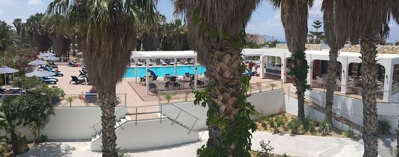 هتل More Meni Cosmopolitan