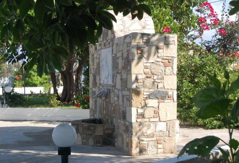 هتل More Meni Cosmopolitan