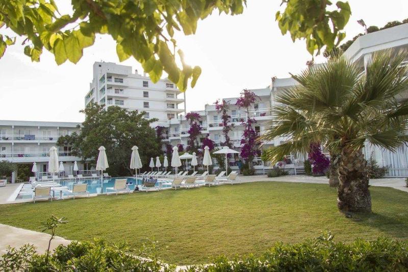 فندق Marathon Beach Resort