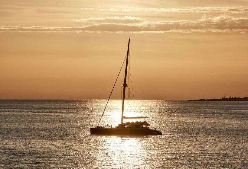 استراحتگاه White Rocks Hotel Kefalonia