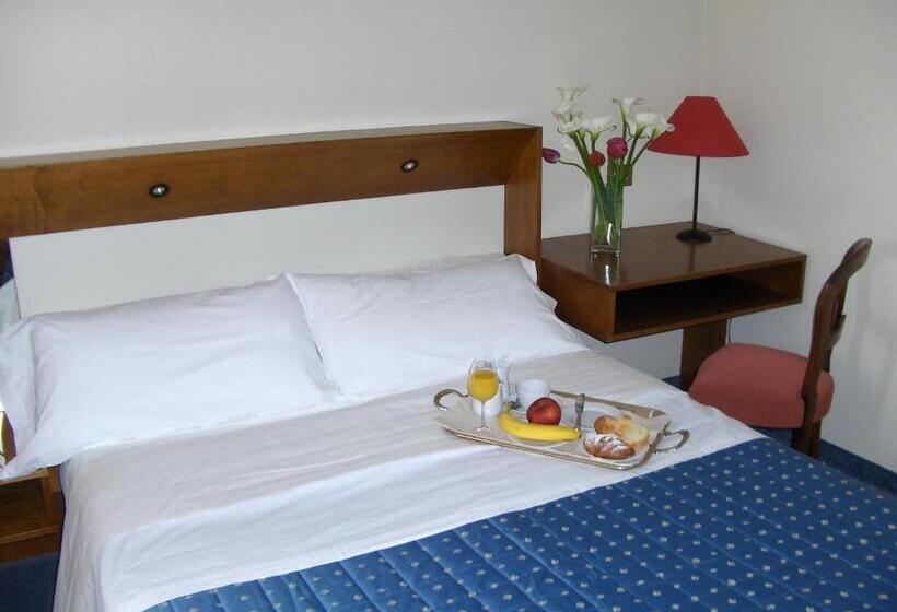 Отель Cravero Rooms