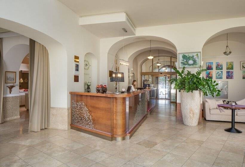 فندق Kristály Imperial