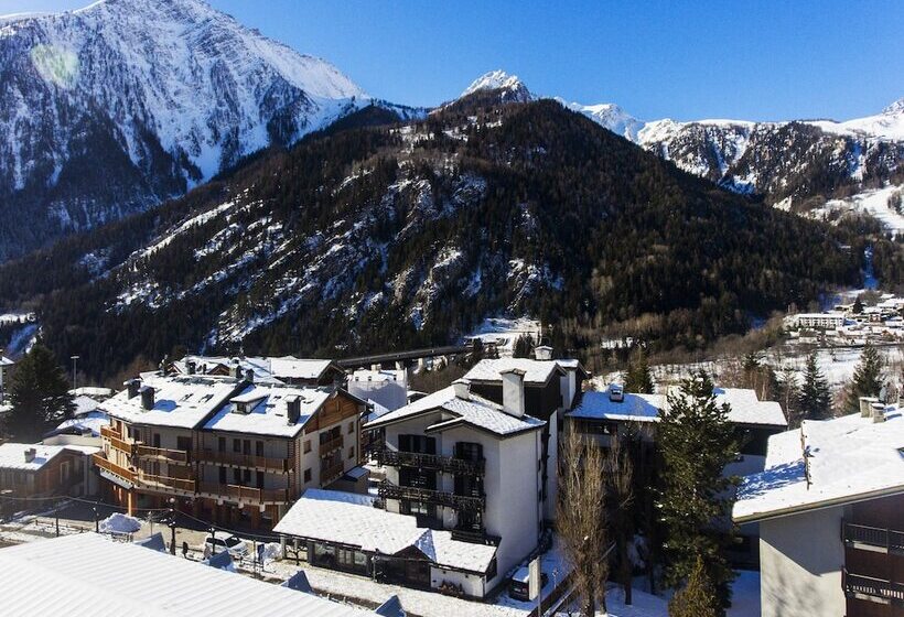 هتل Les Jumeaux Courmayeur