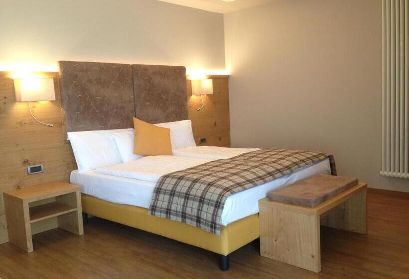 בית מלון כפרי Ambassador