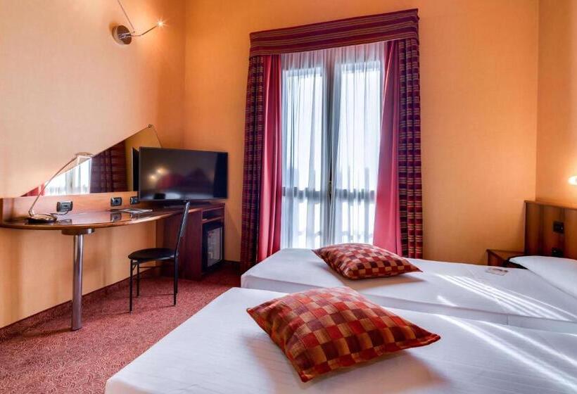 La Villa   Sure Hotel Collection By Best Western