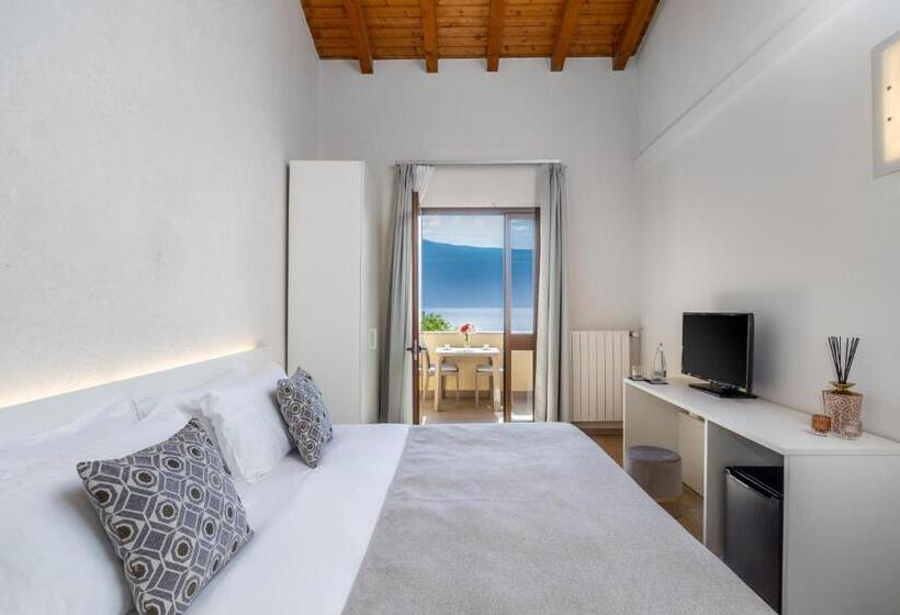 בית מלון כפרי Meandro   Lake View