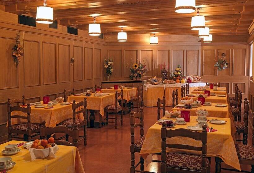 هتل Pinzolodolomiti