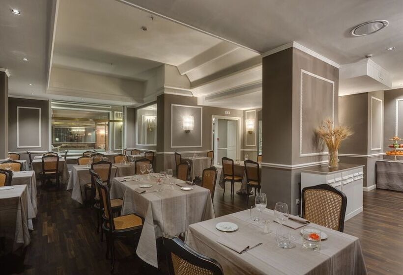 Plaza Hotel Lucchesi