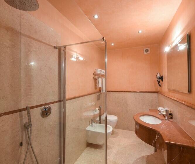 فندق Relais & Spa Castello Di Casiglio