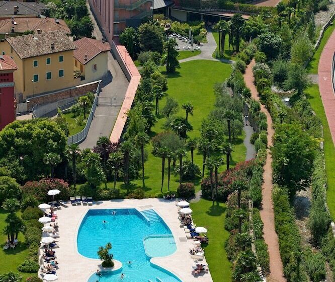 هتل Astoria Resort