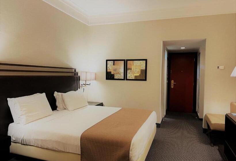 هتل Crowne Plaza Rome St. Peter S, An Ihg