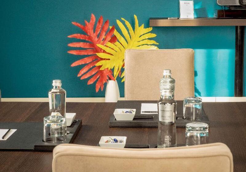 هتل De Bonart Naples   Curio Collection By Hilton