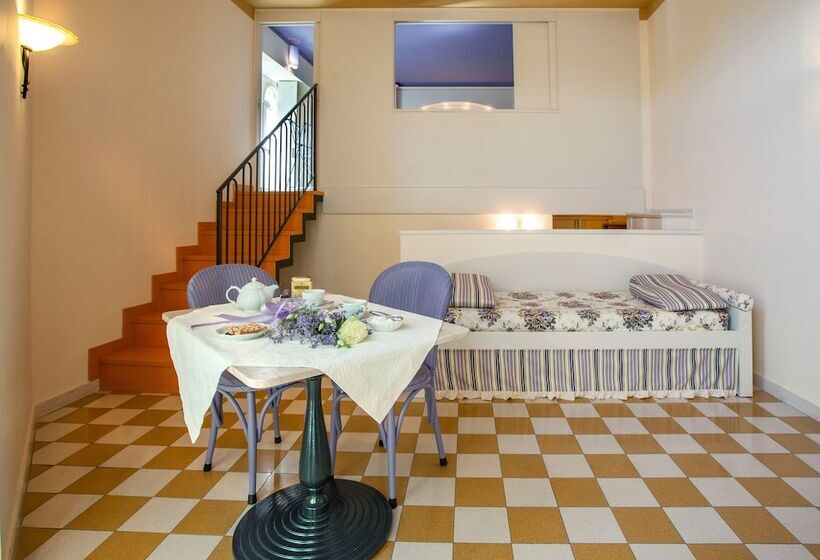 اقامتگاه Bellavista Lakefront Hotel & Apartments