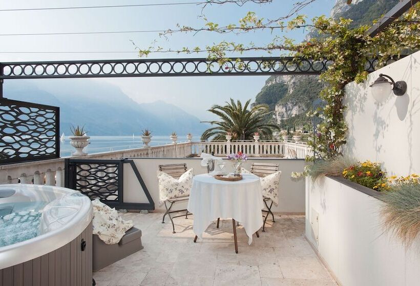 اقامتگاه Bellavista Lakefront Hotel & Apartments